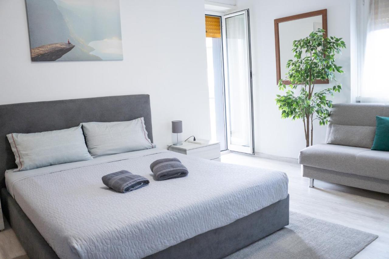 Nonna Pina Guest House Moderno Appartamento Vicino Metro AWifi,Netflix Рим Экстерьер фото