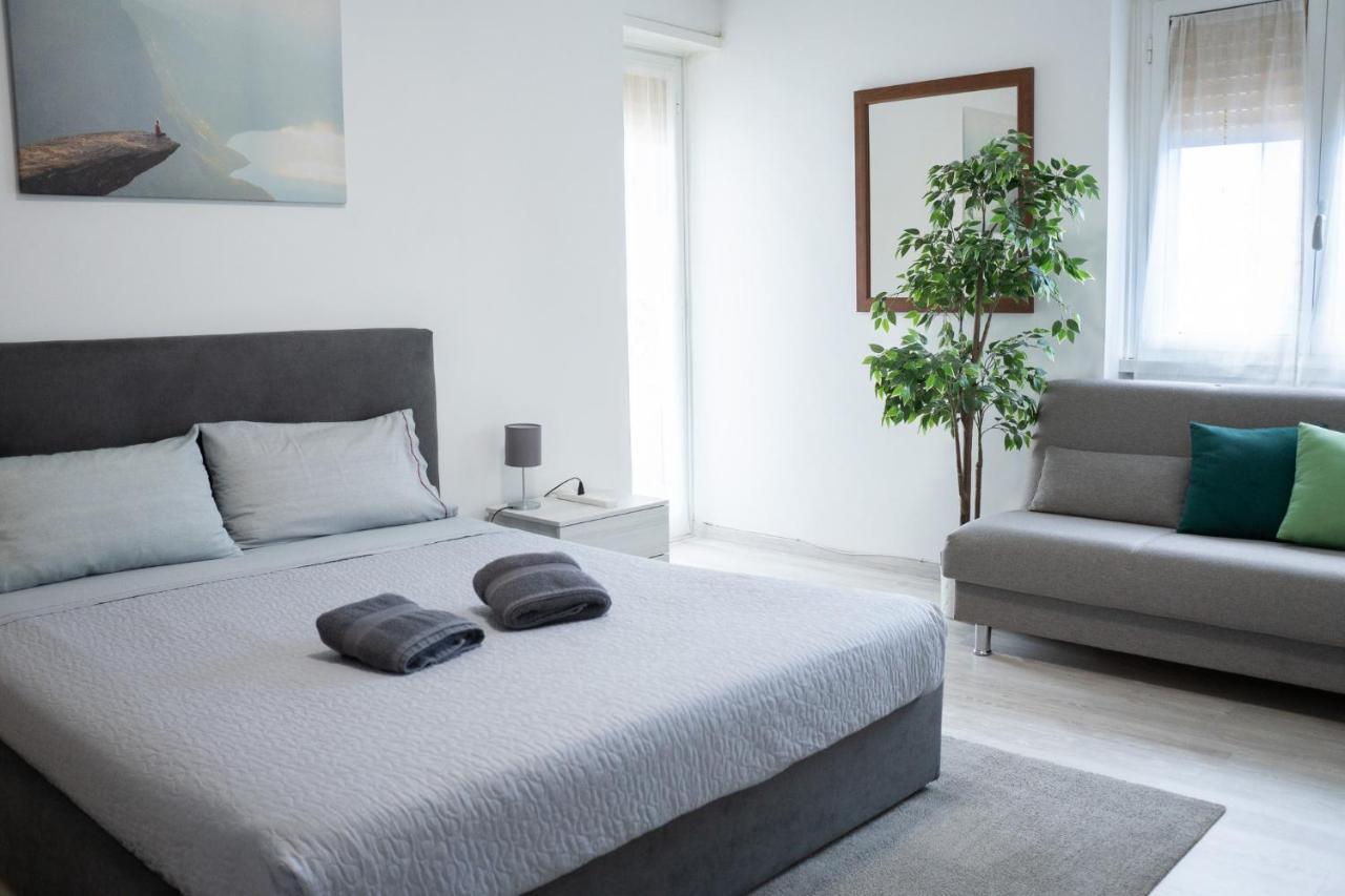 Nonna Pina Guest House Moderno Appartamento Vicino Metro AWifi,Netflix Рим Экстерьер фото