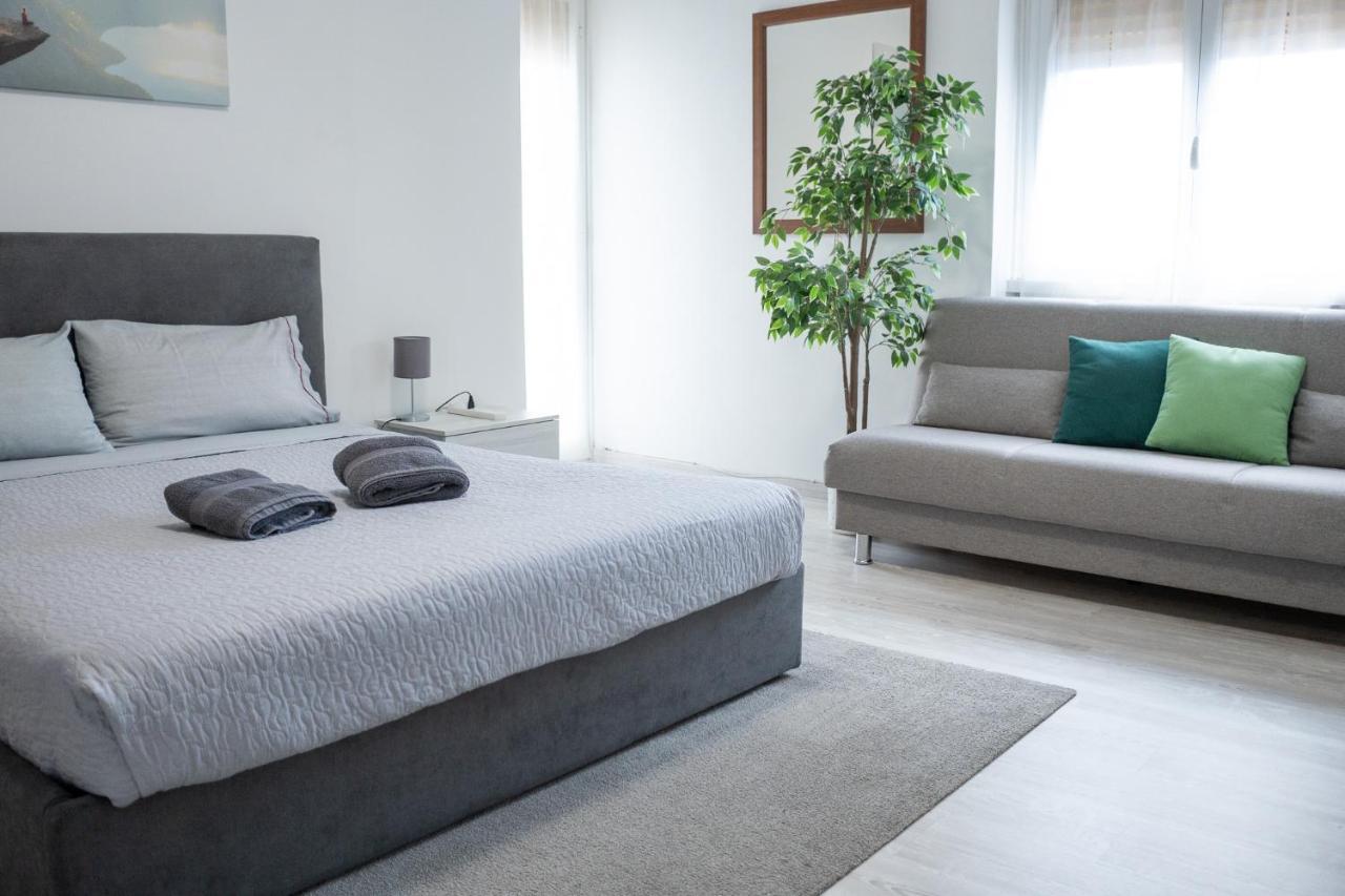 Nonna Pina Guest House Moderno Appartamento Vicino Metro AWifi,Netflix Рим Экстерьер фото